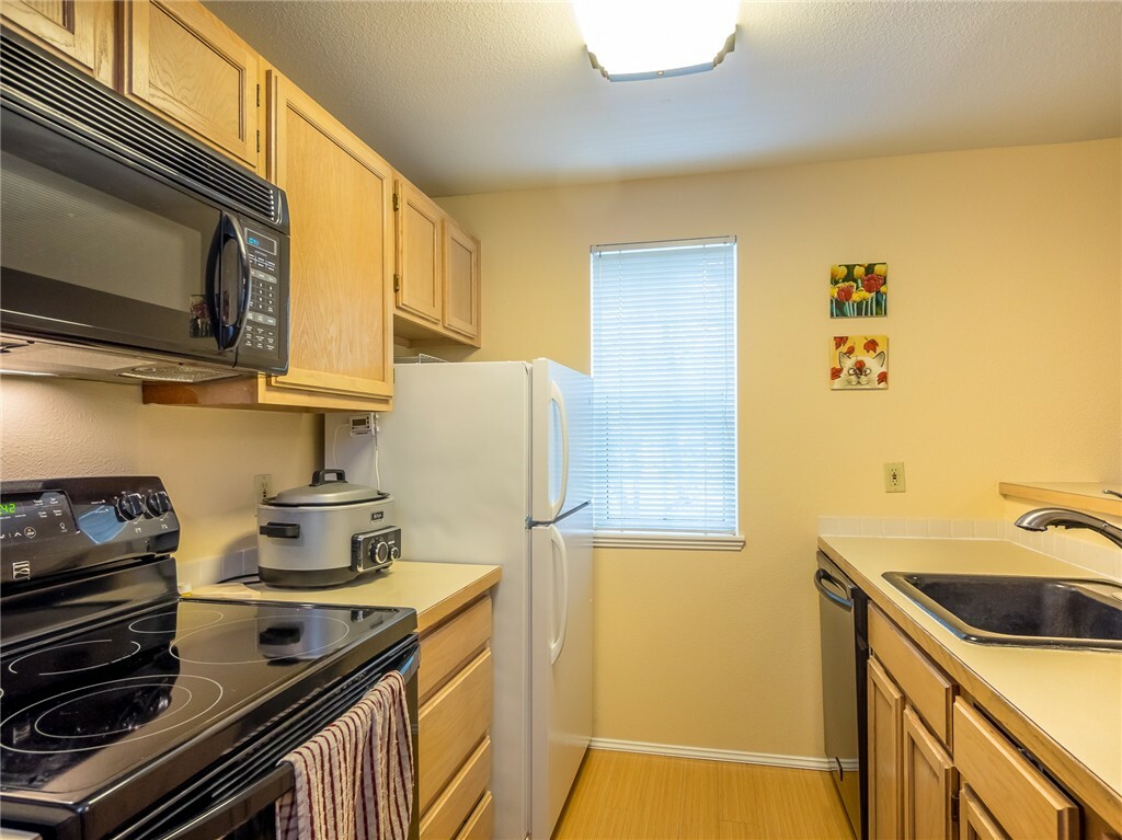 Property Photo:  580 Front St S A-202  WA 98027 