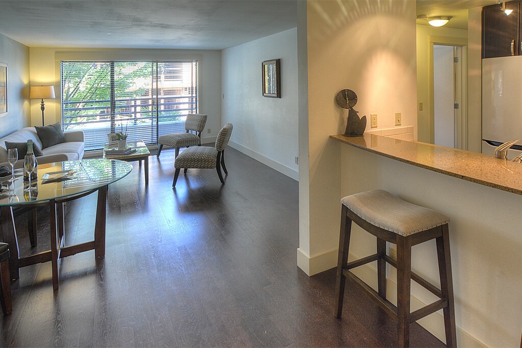 Property Photo: 3401 Wallingford Ave N 211 WA 98103