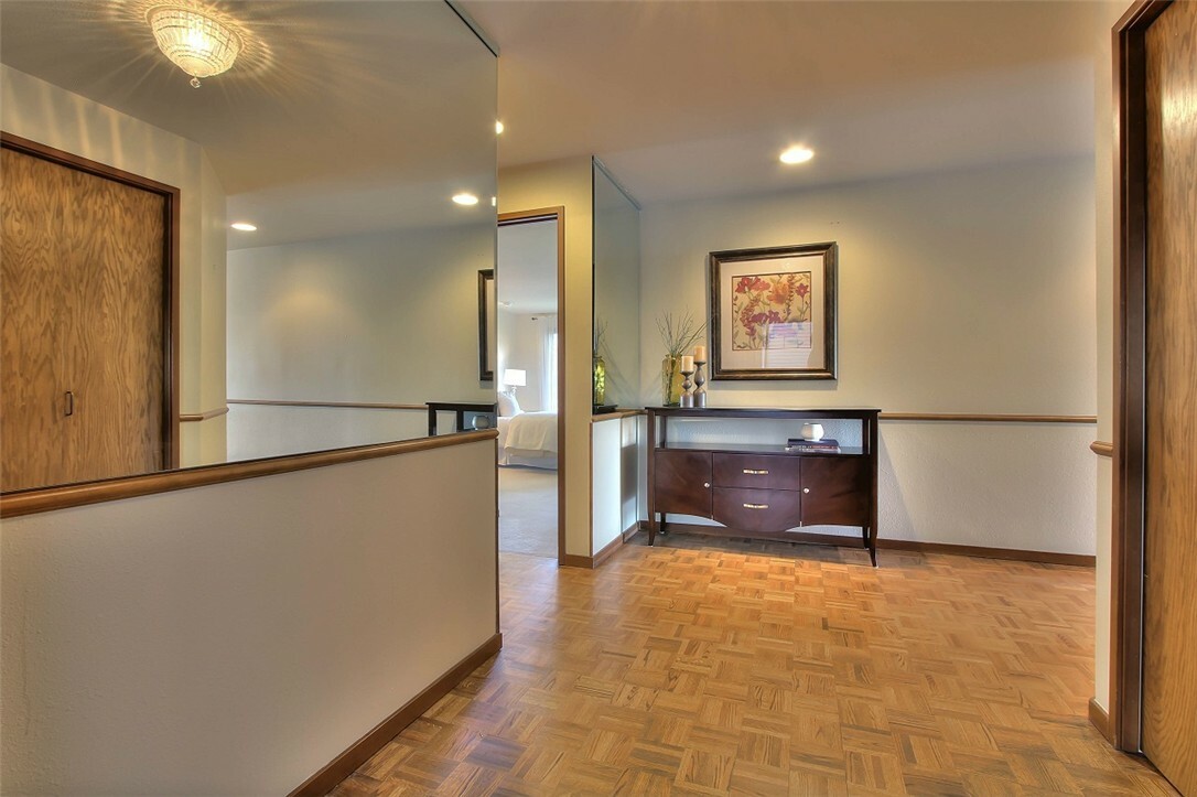 Property Photo: 6121 NE 175th St B304 WA 98028