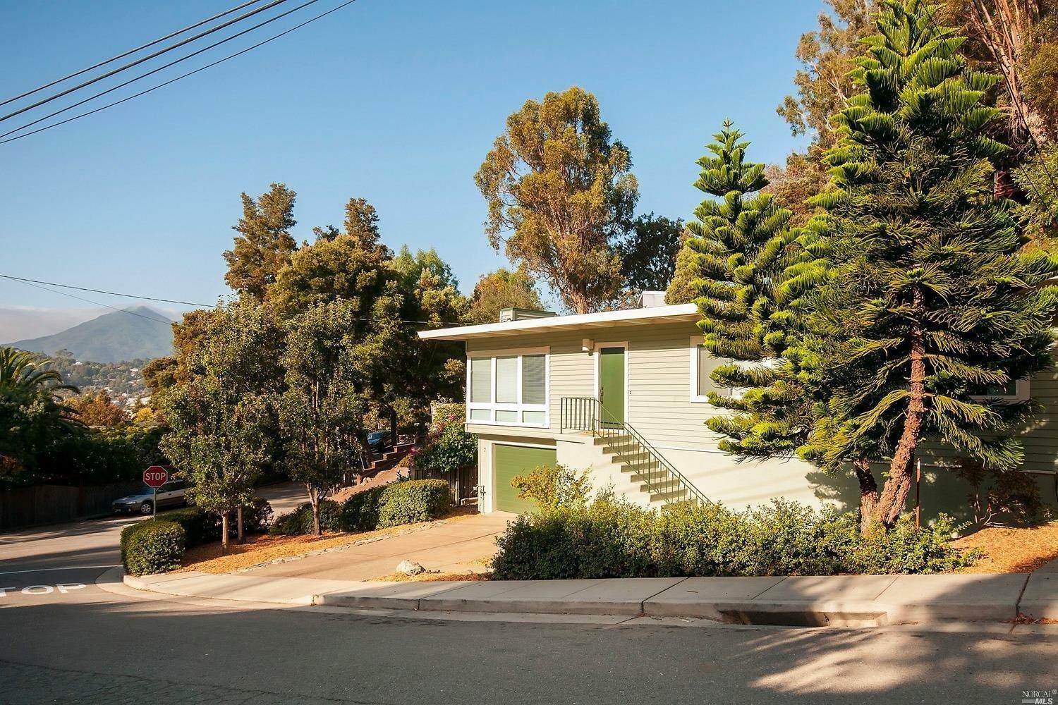 Property Photo:  7 Eucalyptus Lane  CA 94901 