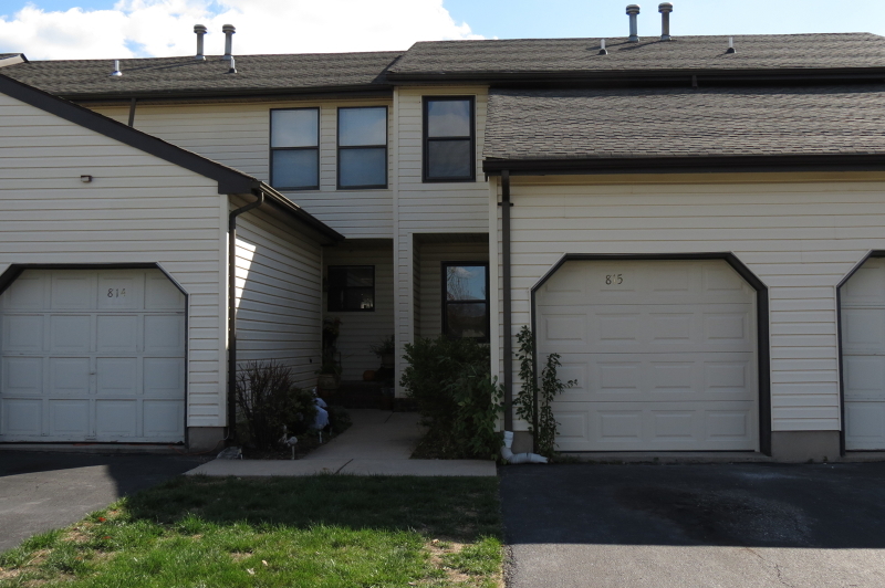 Property Photo:  815 Poplar Ct  NJ 08822 