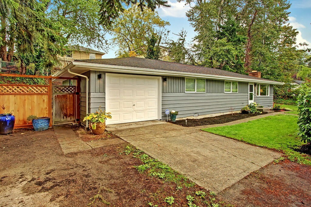 Property Photo:  5101 47th Ave S  WA 98118 