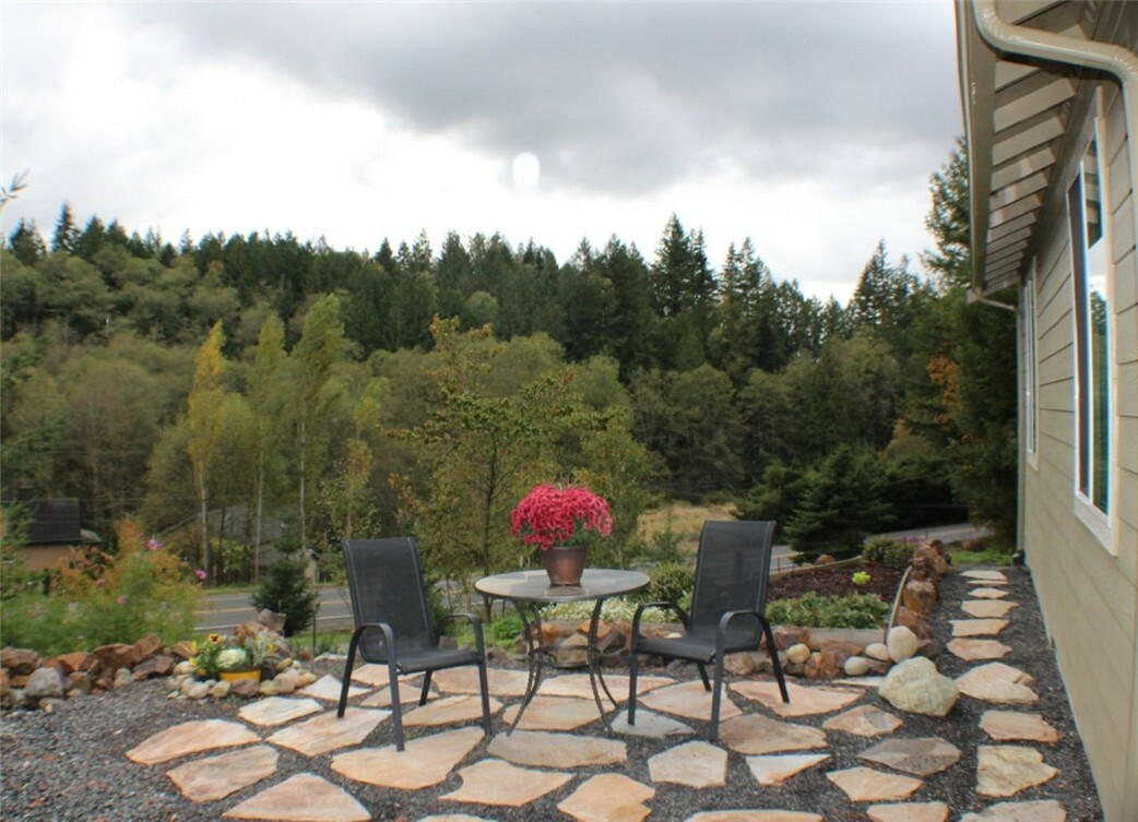 Property Photo: 22007 Little Mountain Rd WA 98274