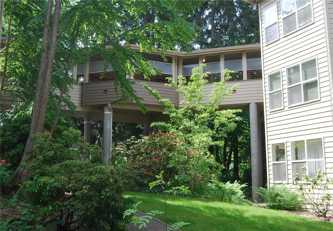 Property Photo:  1684 152nd Ave NE W307  WA 98007 