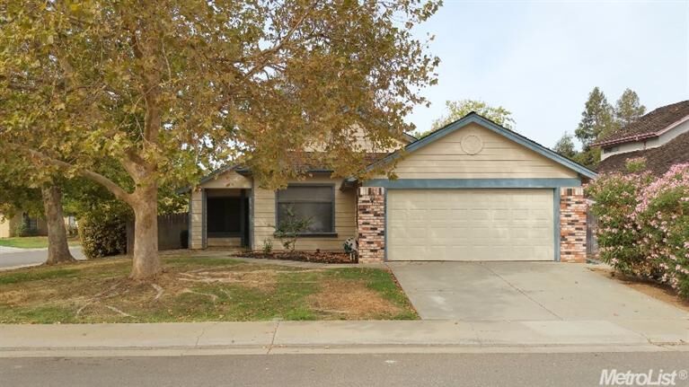 Property Photo: 9495 Bowmont Way CA 95758