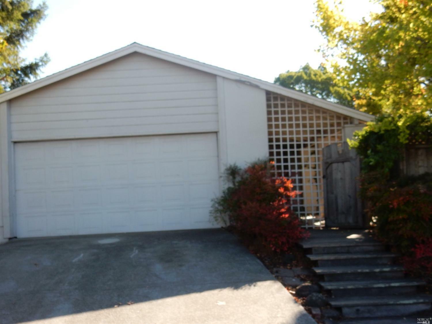 Property Photo:  864 Echo Court  CA 94954 