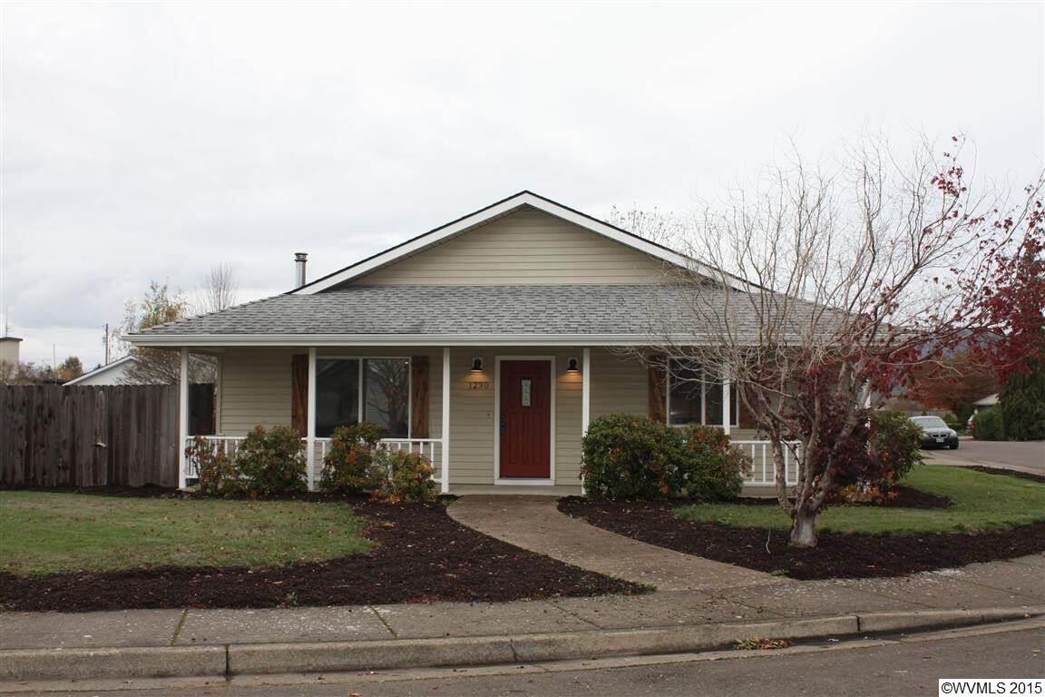 Property Photo: 1230 Ashwood Ct OR 97355