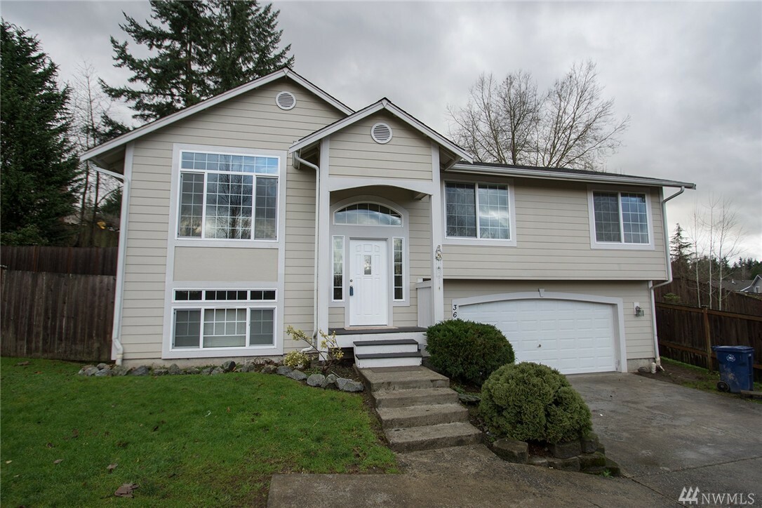 Property Photo:  3606 Seneca Dr  WA 98273 