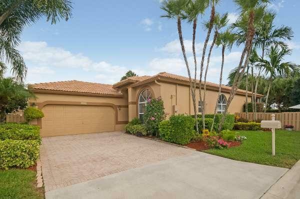 Property Photo:  5049 Encinitas Drive  FL 33484 