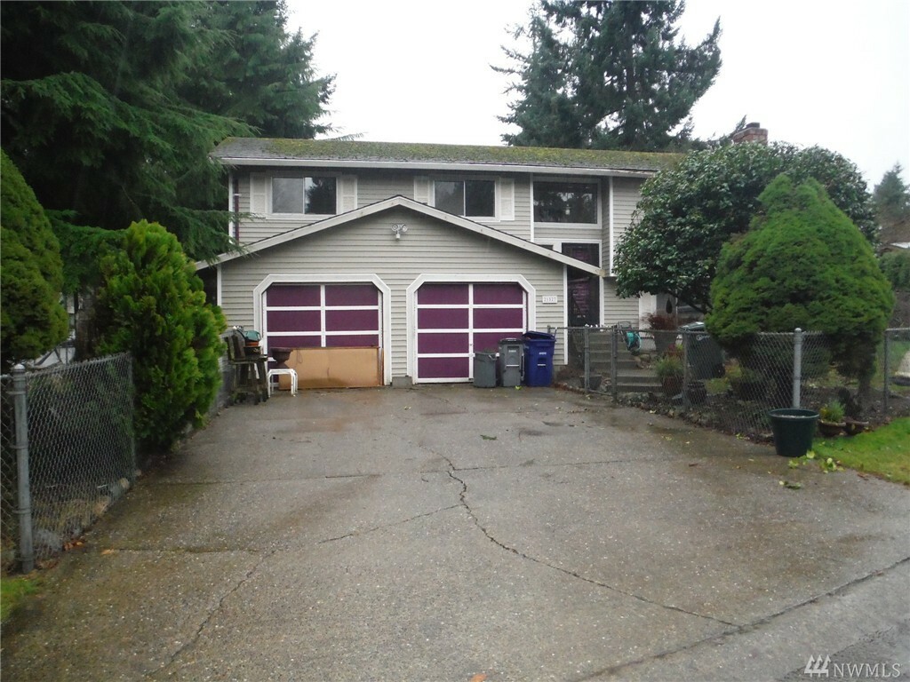 Property Photo:  21527 9th Place W  WA 98021 