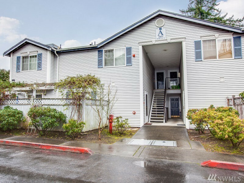 Property Photo:  1160 Monroe Ave NE 3A  WA 98056 