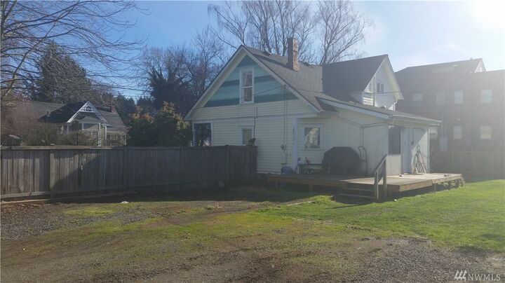 Property Photo: 1225 S 3rd St WA 98273