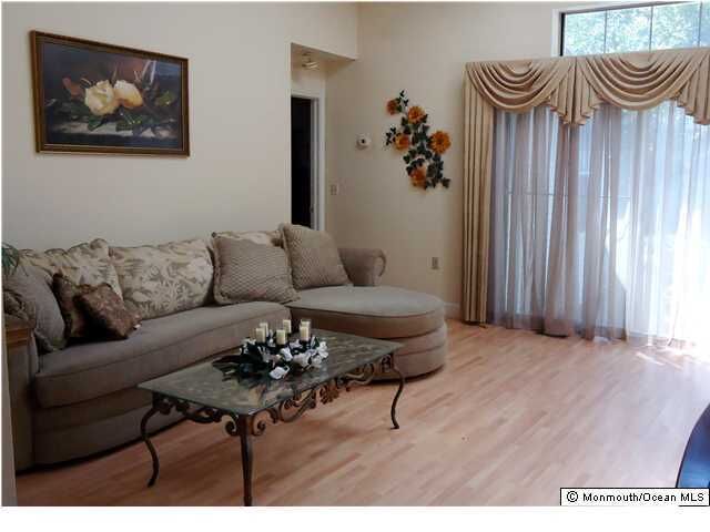 Property Photo:  13 Waverly Lane  NJ 08527 