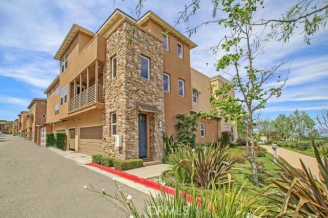 Property Photo:  4 Colonial Way  CA 92656 