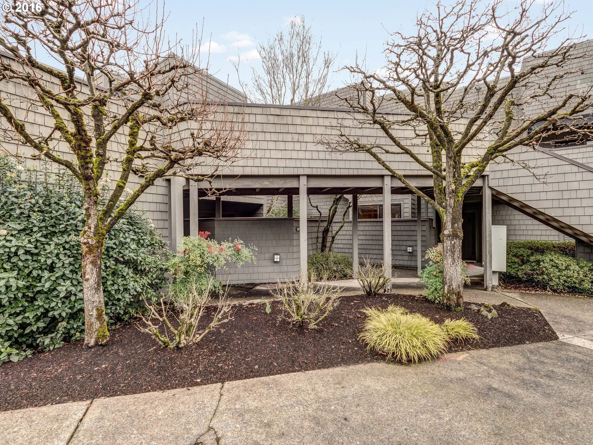 Property Photo: 5824 SW Riverpoint Ln OR 97239