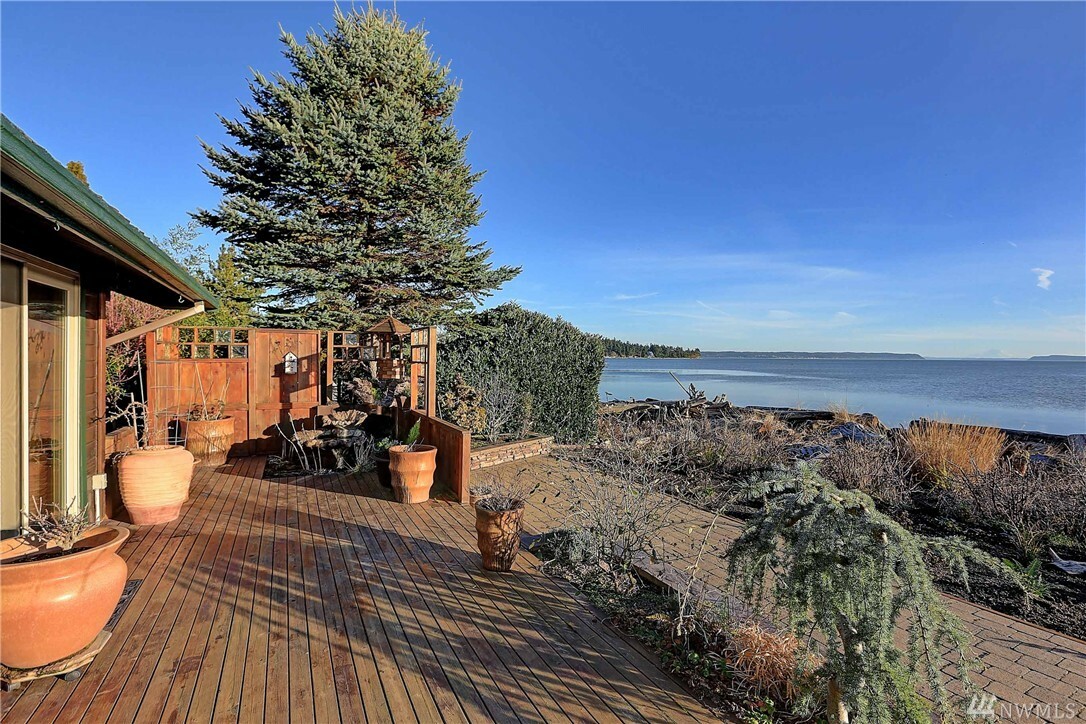 Property Photo:  864 Livingston Bay Shore Dr  WA 98282 