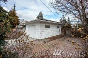 Property Photo:  1215 Fuller St  WA 98801 