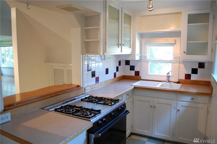 Property Photo: 2802 S Norman Street WA 98144