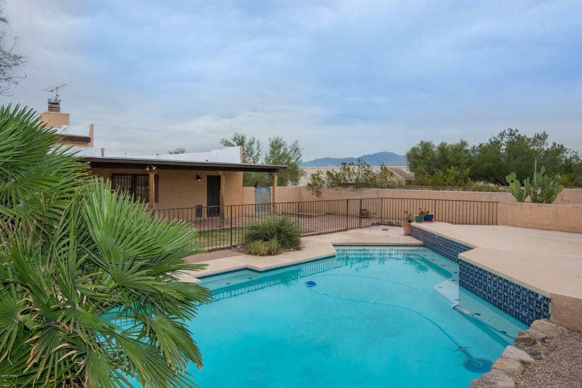 Property Photo:  5957 W Broom Tail Place  AZ 85743 