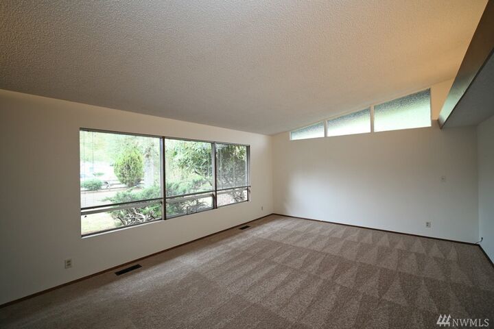 Property Photo:  440 SE Evans Lane  WA 98027 