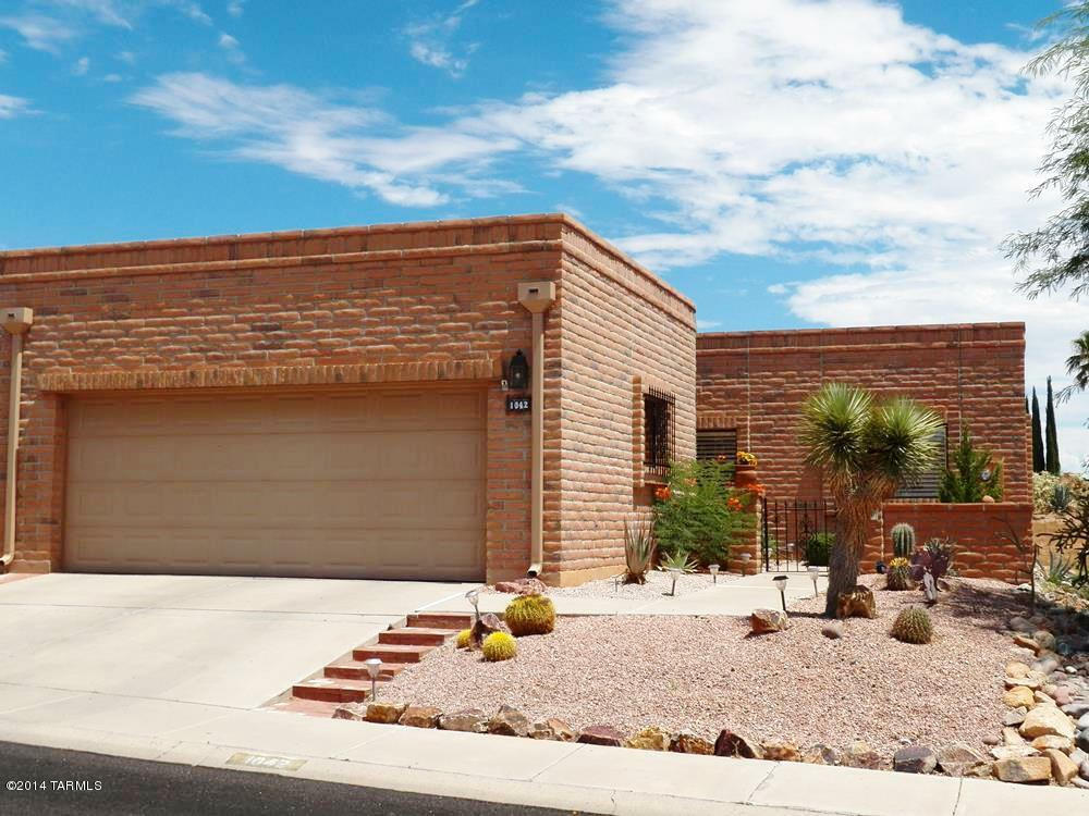 Property Photo:  1042 W Calle De Pitahaya  AZ 85622 