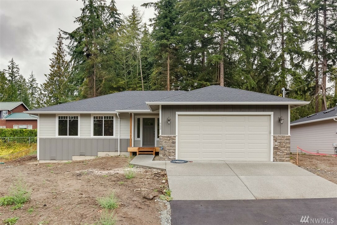 Property Photo: 752 Vista Dr WA 98282