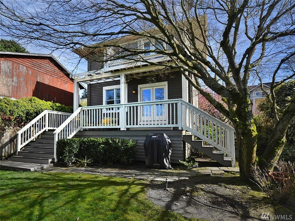 Property Photo:  1107 Yakima Ave S  WA 98144 