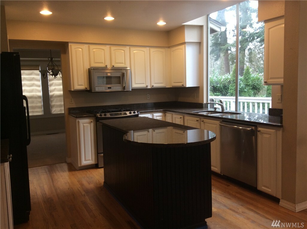 Property Photo: 32413 12th Ave SW WA 98023