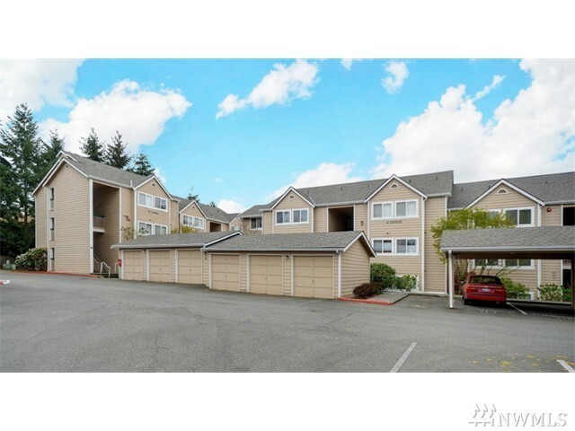 Property Photo:  12602 NE 109th Ct NE G102  WA 98034 