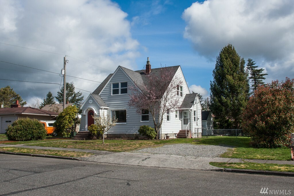 Property Photo:  306 10th St  WA 98264 