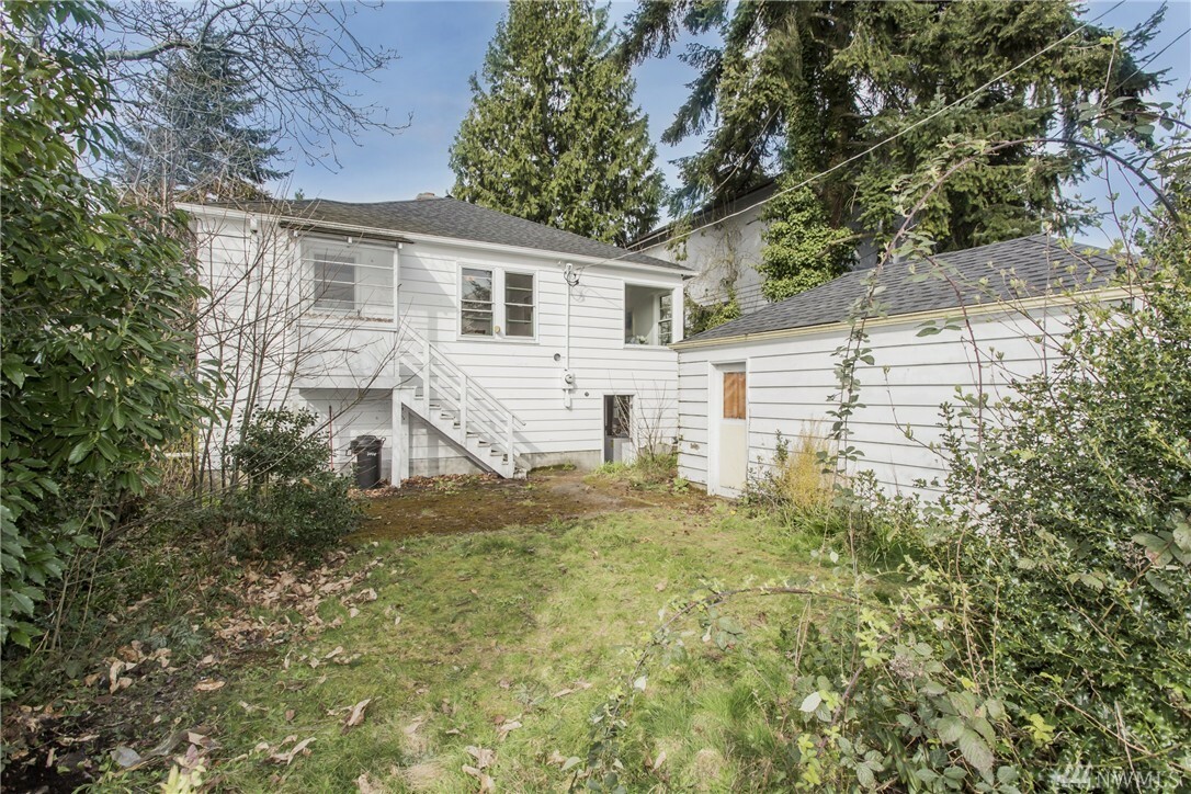 Property Photo:  7008 34th Ave NE  WA 98115 