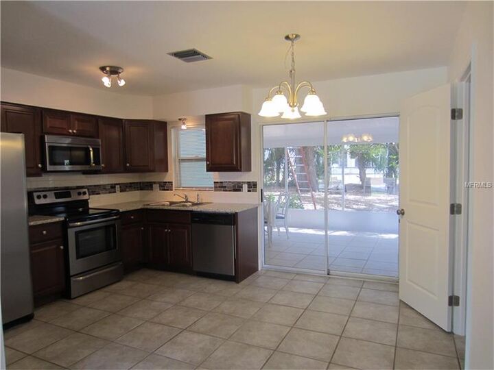Property Photo:  