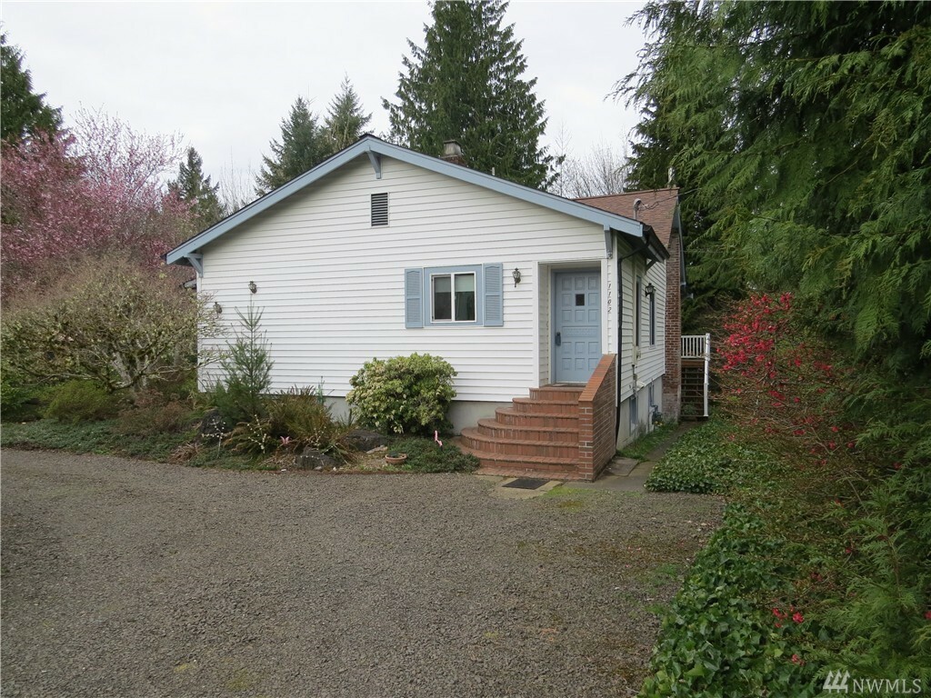 Property Photo:  1102 Buena Vista Ave  WA 98584 