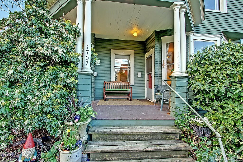 Property Photo: 1705 S Main St WA 98144