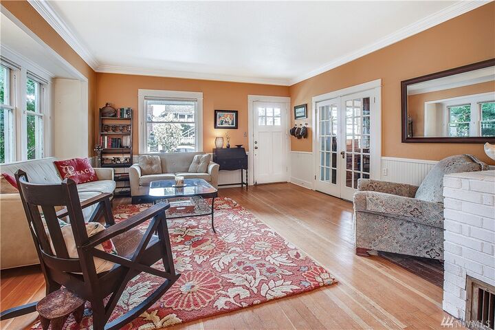 Property Photo: 557 N 72nd St WA 98103