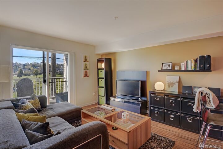 Property Photo: 2530 15th Ave W 307 WA 98119