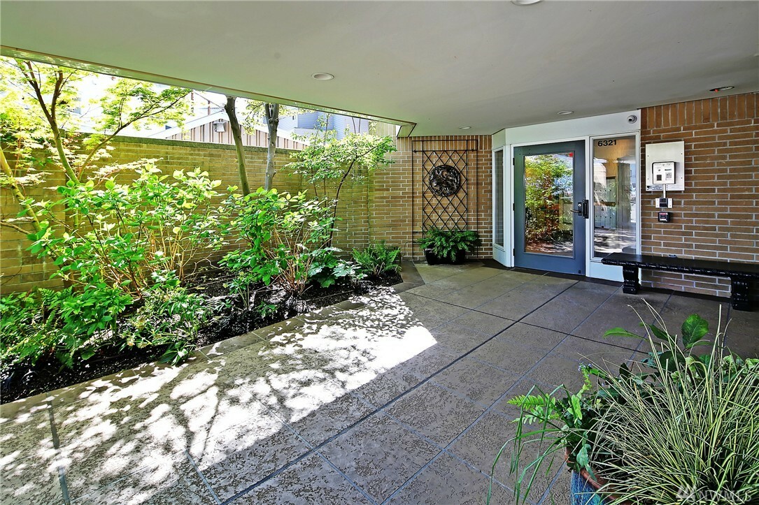 Property Photo:  6321 Seaview Ave NW 19  WA 98107 