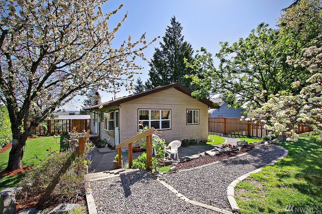 Property Photo:  16027 9th Ave SW  WA 98166 