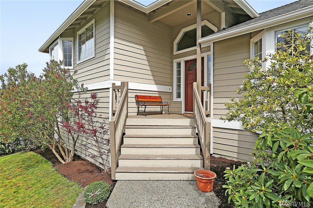 Property Photo:  18329 Blue Ridge Dr  WA 98037 