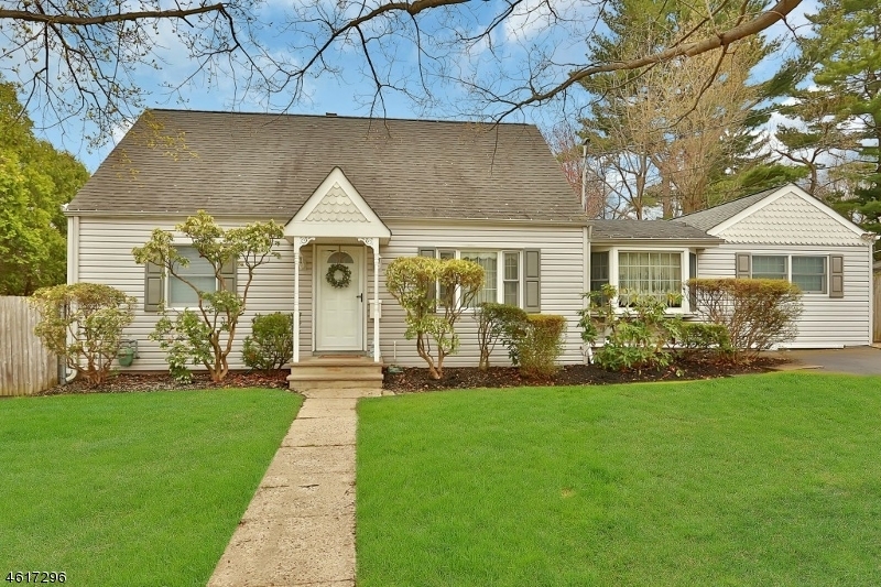 Property Photo:  186 Hebberd Ave  NJ 07652 