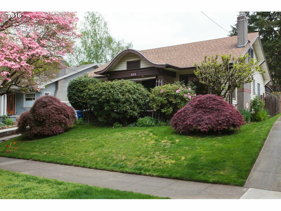 Property Photo: 626 NE Floral Pl OR 97232