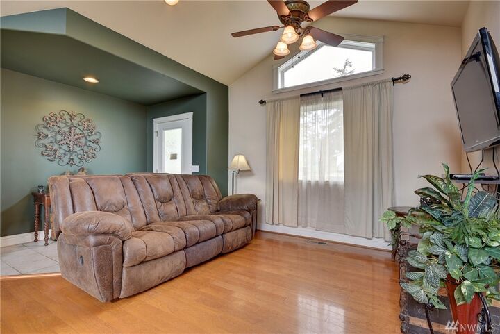 Property Photo:  675 NW 1st Ave  WA 98277 