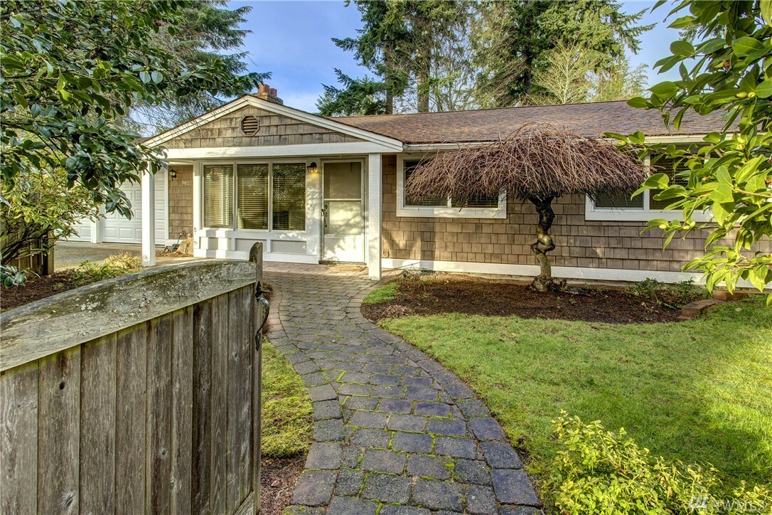 Property Photo: 9610 NE 24th St WA 98004