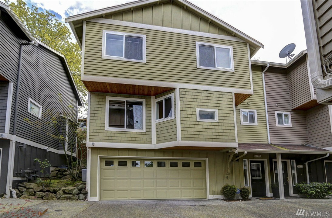 Property Photo:  1116 Yakima Ave S  WA 98144 