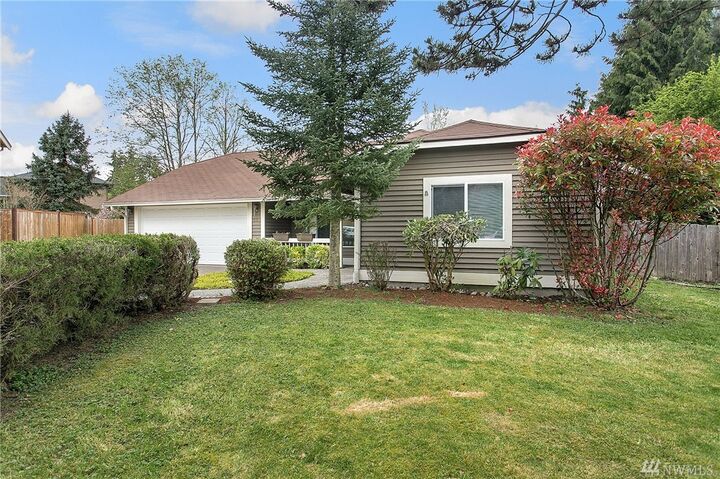 Property Photo:  528 166th Place SE  WA 98012 