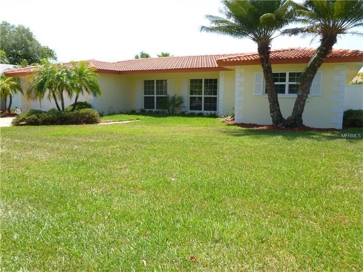 Property Photo: 1110 2nd Avenue S FL 33715