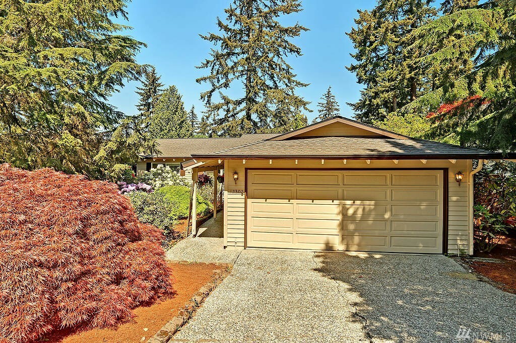 Property Photo:  12302 NE 68th Place  WA 98033 