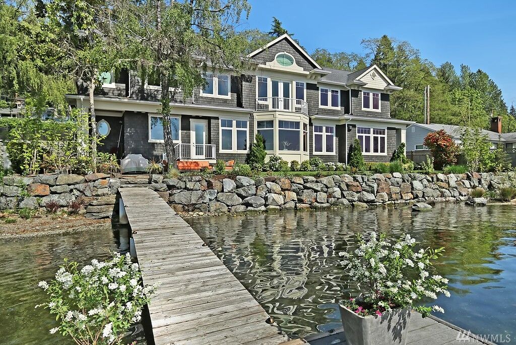 Property Photo:  3835 E Lake Sammamish Pkwy NE  WA 98074 