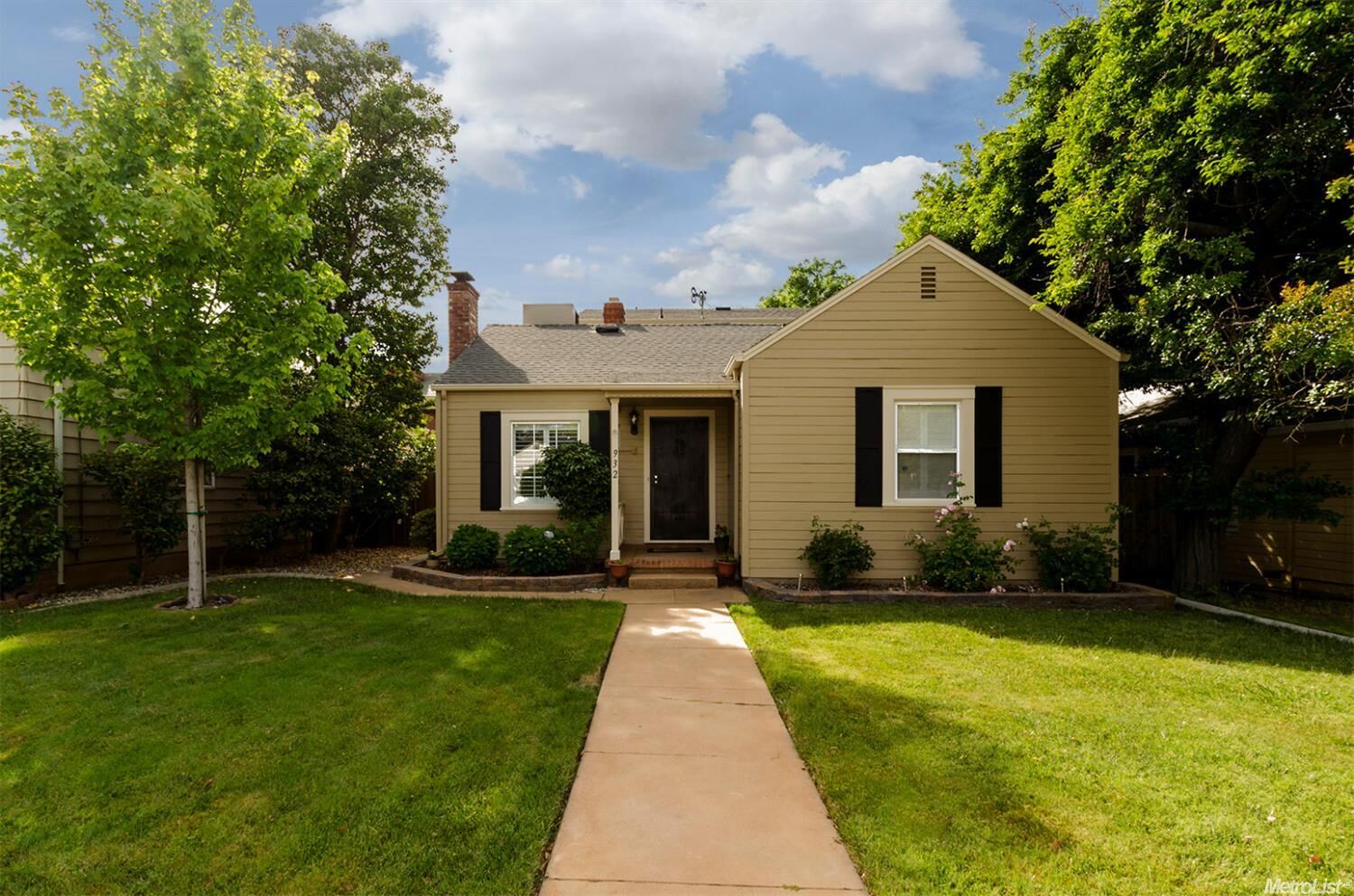 Property Photo:  932 50th Street  CA 95819 