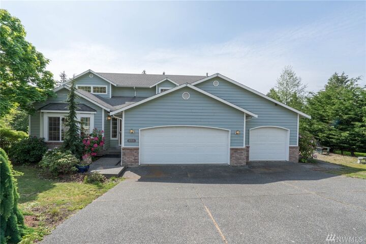 Property Photo: 425 S 38th Place WA 98274